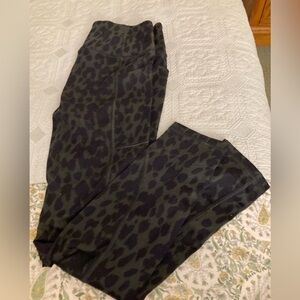 Victoria’s Secret Leopard Print Legging Stetch 2 Deep Pockets Sz Small re